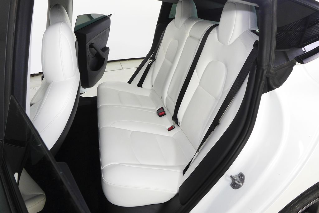 Thumbnail: 2022 Tesla Model 3 - 21