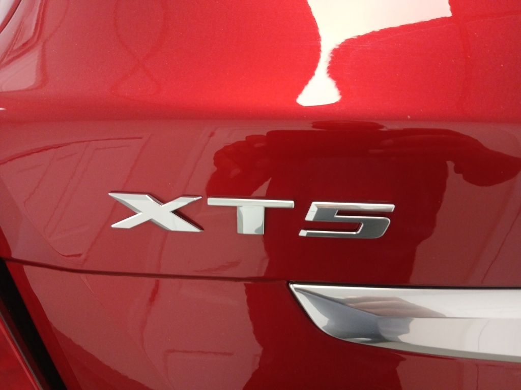used 2021 Cadillac XT5 car, priced at $31,500