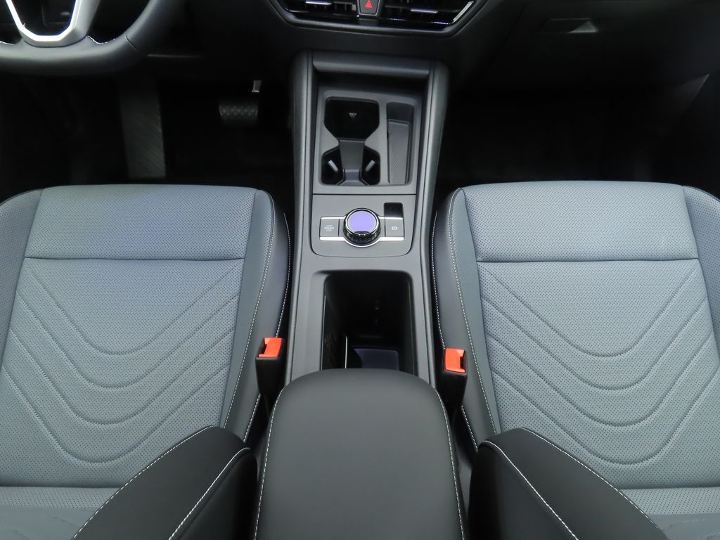 Thumbnail: 2025 Volkswagen Tiguan - 17