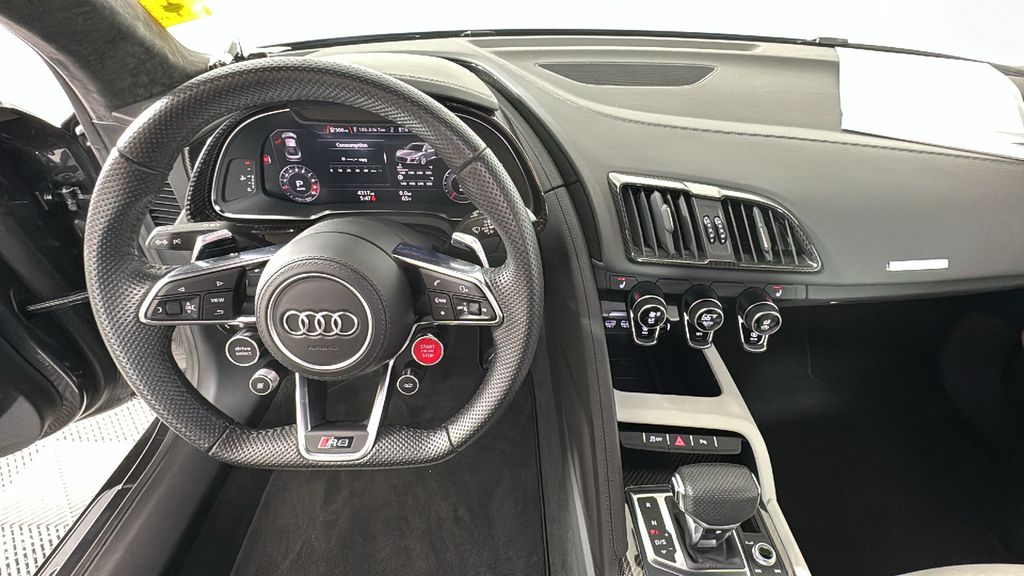 2021 Audi R8  11