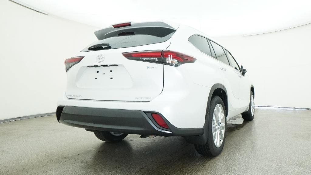 Thumbnail: 2025 Toyota Highlander - 17
