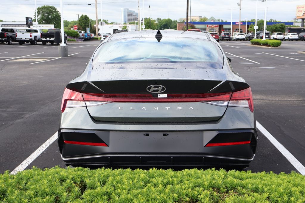 2025 Hyundai Elantra SEL 8