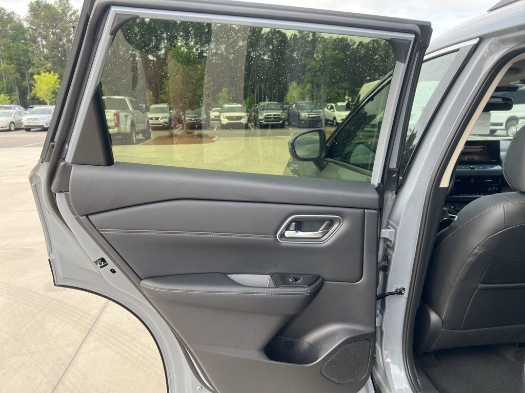 2025 Boulder Gray Pearl Nissan Rogue Platinum FWD SUV