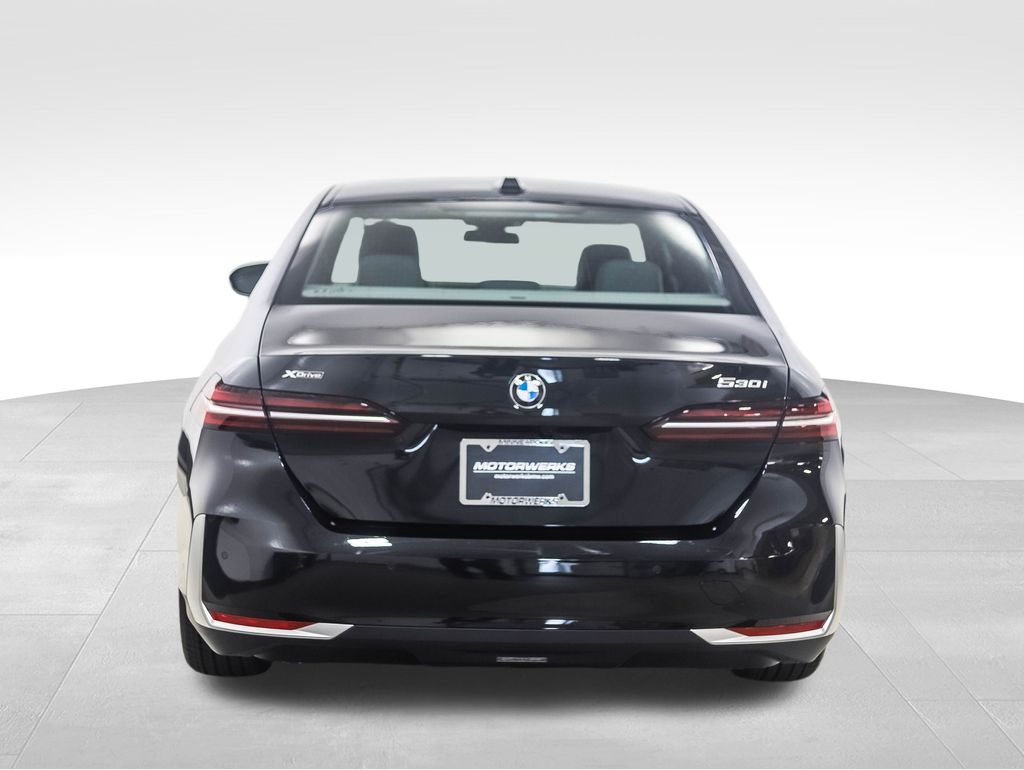 Thumbnail: 2026 BMW 5 Series - 4