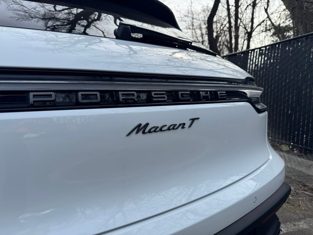 2025 Porsche Macan  6