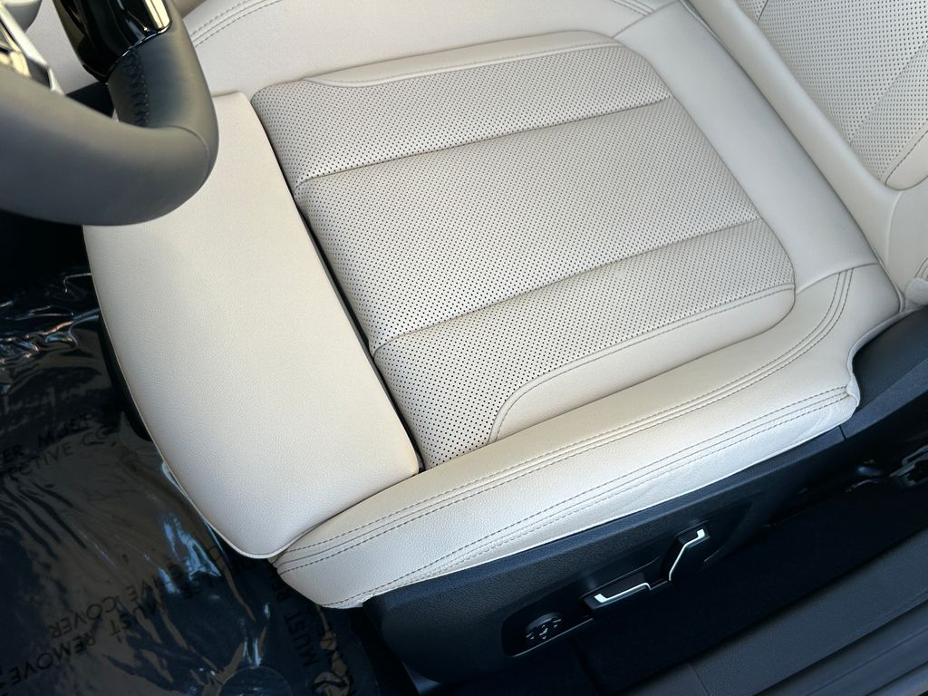 Thumbnail: 2025 BMW i4 - 15