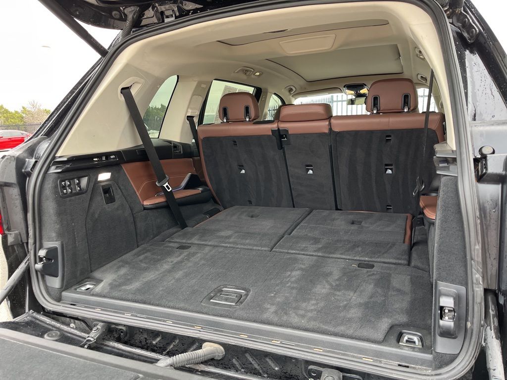 Thumbnail: 2022 BMW X7 - 10