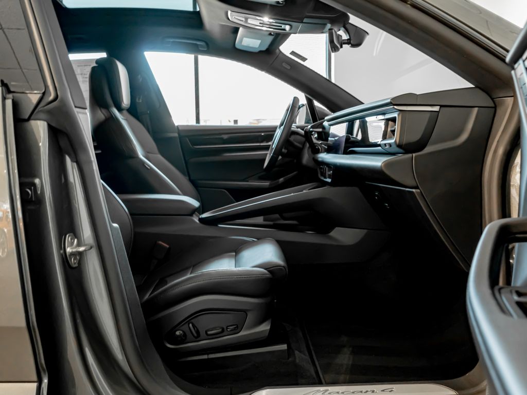 Certified Used 2024  Porsche 4 image 30