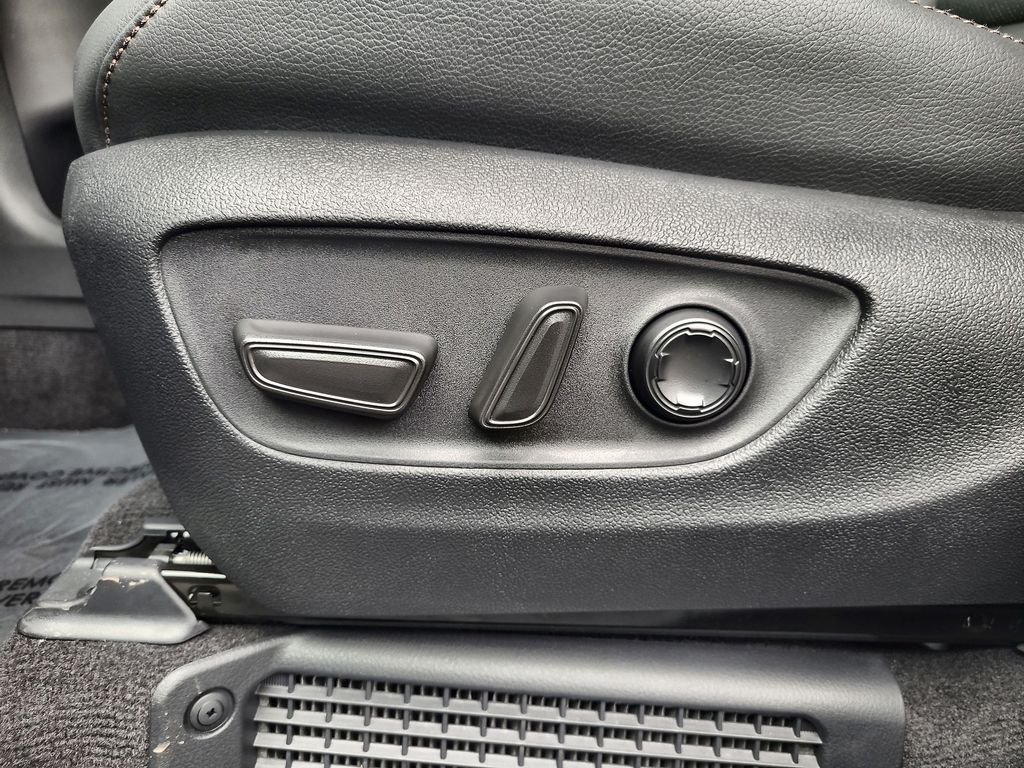 2025 Toyota Sienna Platinum 12