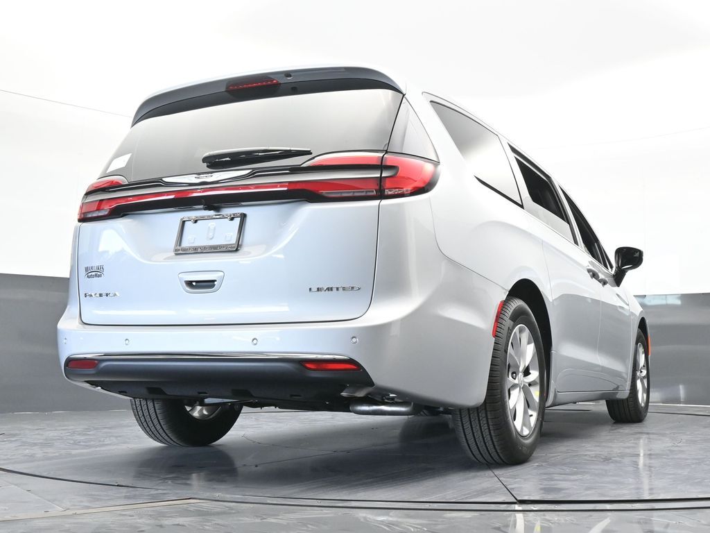 New 2026 Silver Mist Clearcoat Chrysler Limited image 60