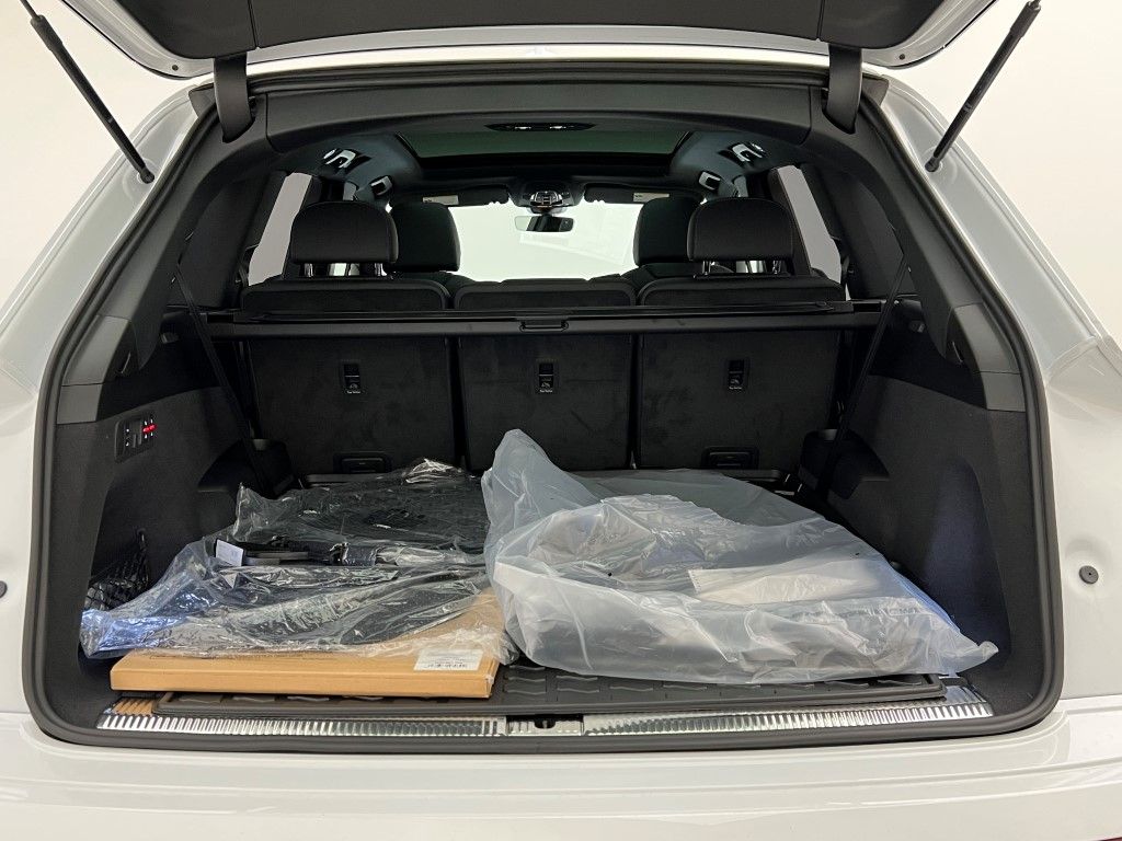 Thumbnail: 2026 Audi Q7 - 10