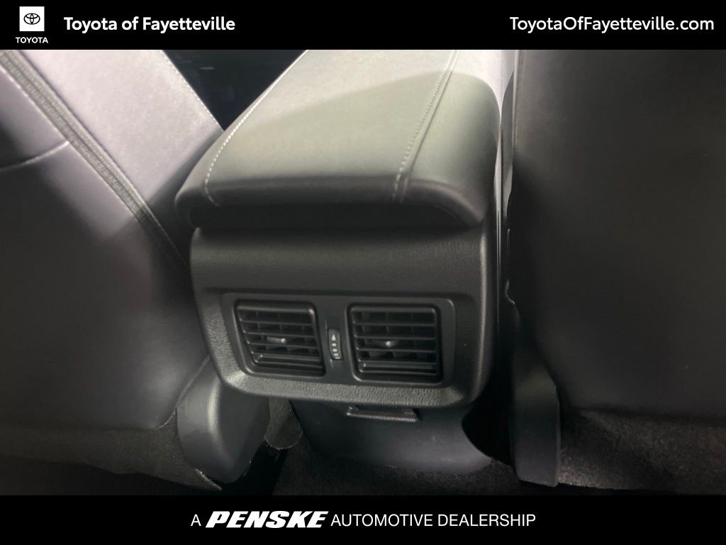 Thumbnail: 2021 Toyota Venza - 14