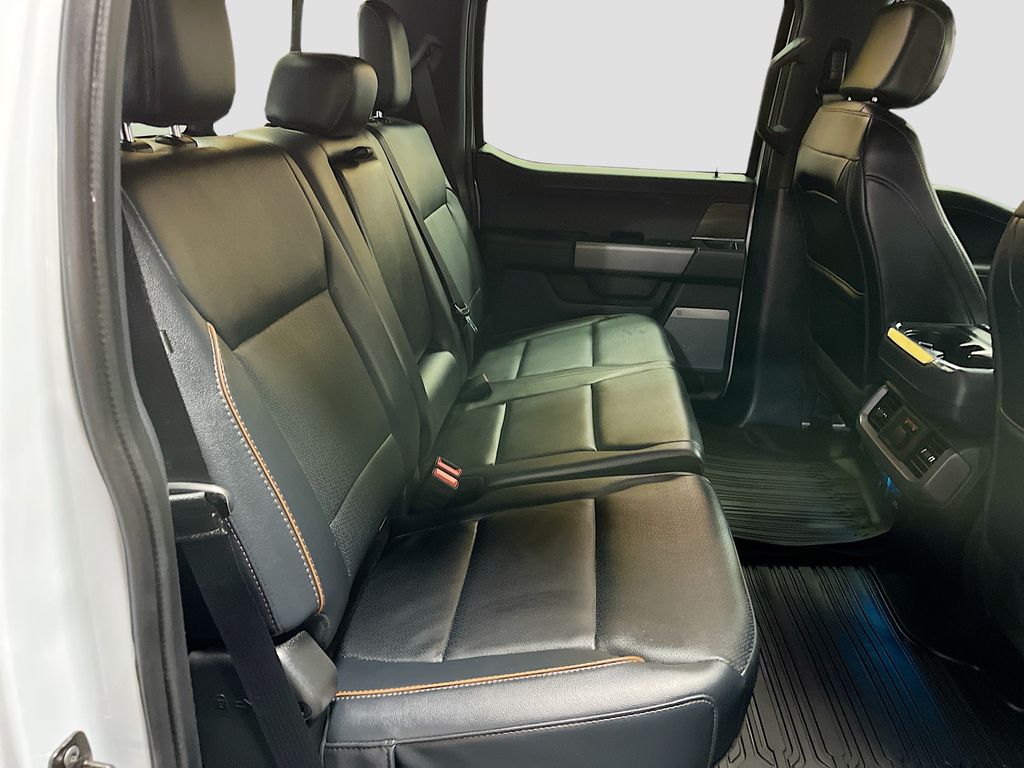 Used 2025 White Metallic Ford Lariat image 28