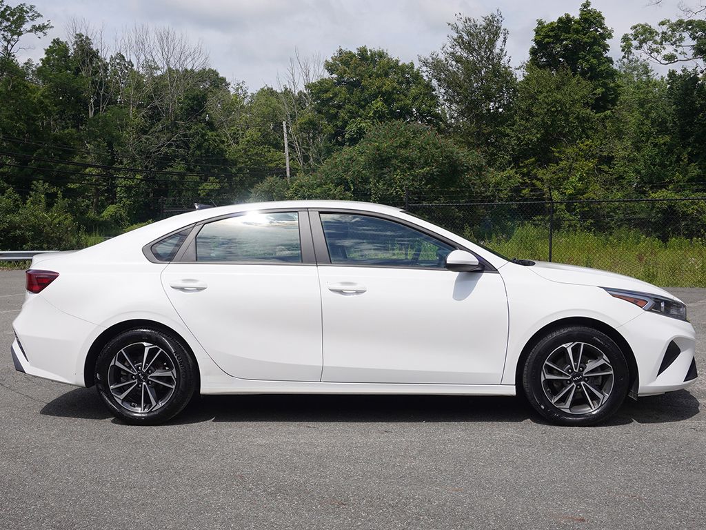 Used 2024 White Kia LXS image 16