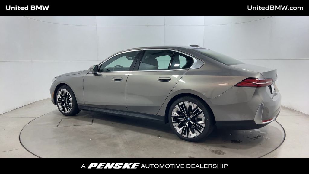 Thumbnail: 2024 BMW 5 Series - 6