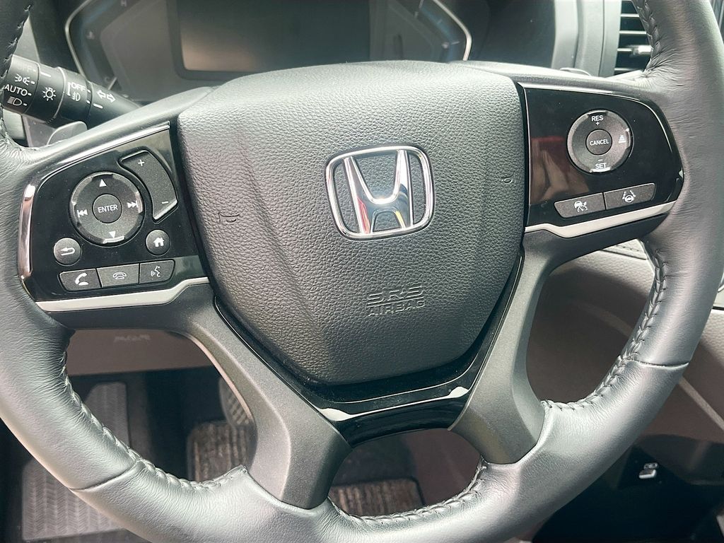 Used 2023 Silver Honda Touring image 11