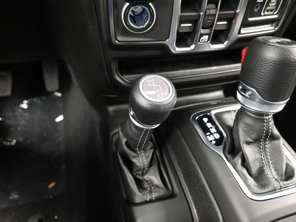 New 2026 Granite Crystal Metallic Clearcoat Jeep Sport image 20