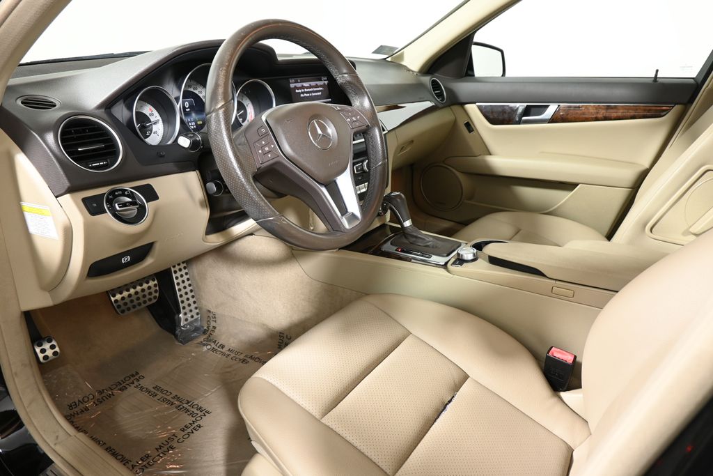 Thumbnail: 2014 Mercedes-Benz C-Class - 14
