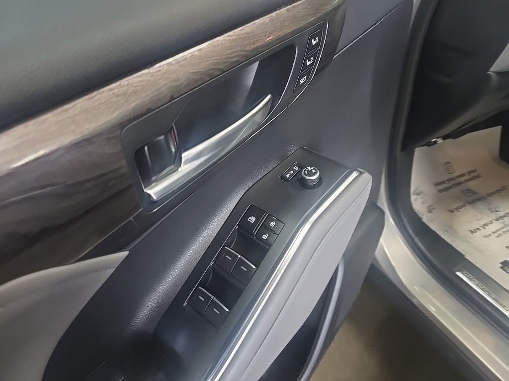 Used 2023 Toyota Highlander SUV