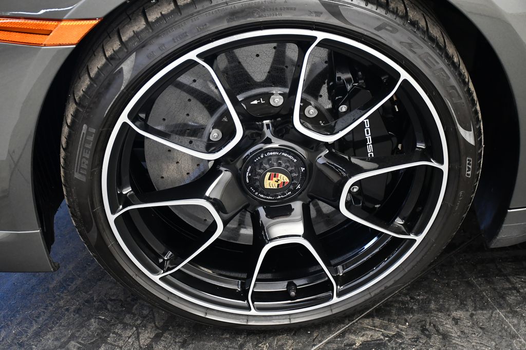 Thumbnail: 2022 Porsche 911 - 15