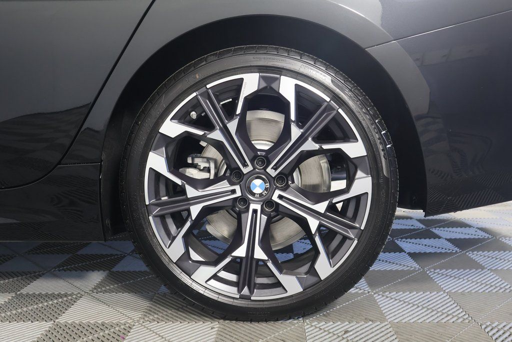 Thumbnail: 2025 BMW 3 Series - 10