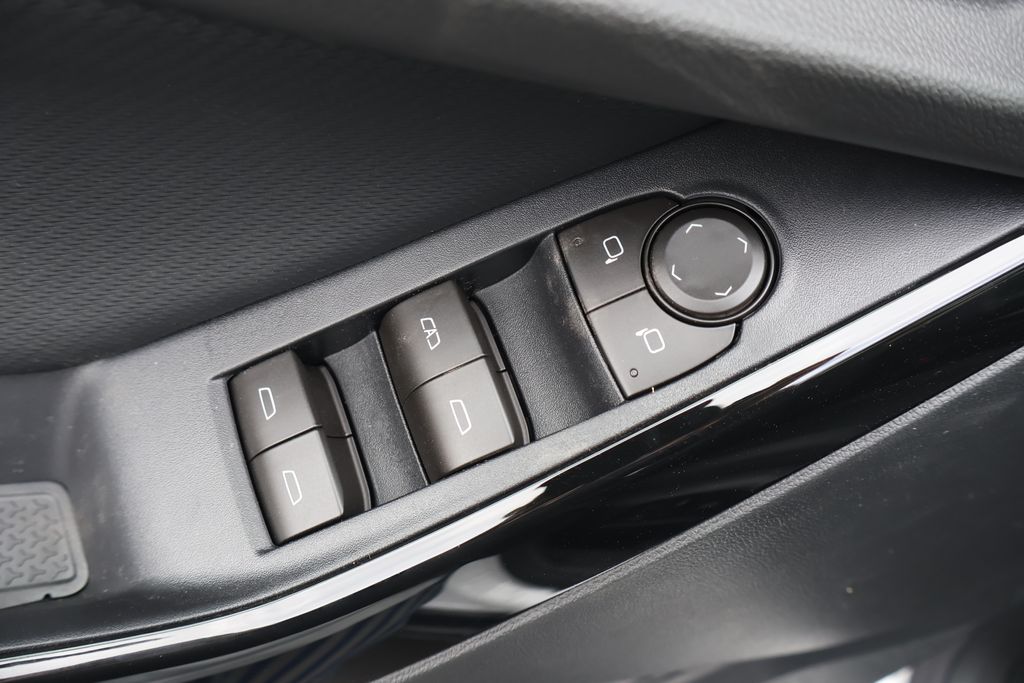 Thumbnail: 2026 Chevrolet Equinox - 18