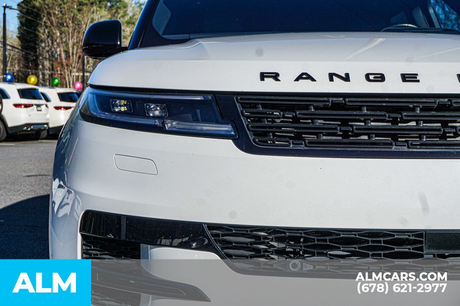 Used 2023 White Land Rover SE Dynamic image 11