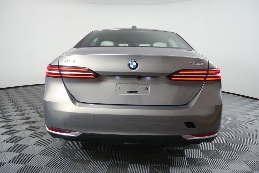 Thumbnail: 2026 BMW 5 Series - 4