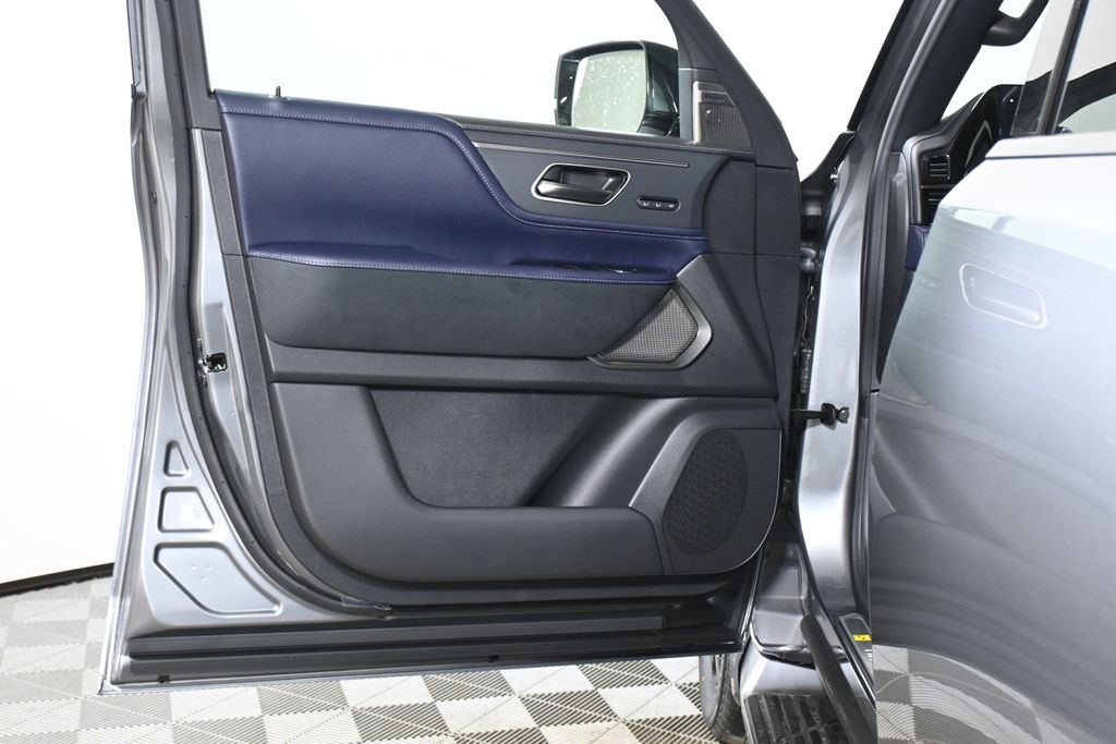 Thumbnail: 2026 INFINITI QX80 - 23