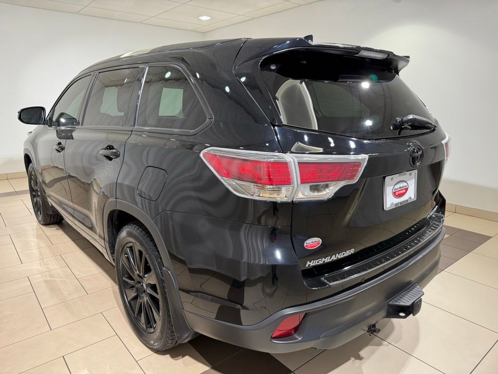 Thumbnail: 2016 Toyota Highlander - 3