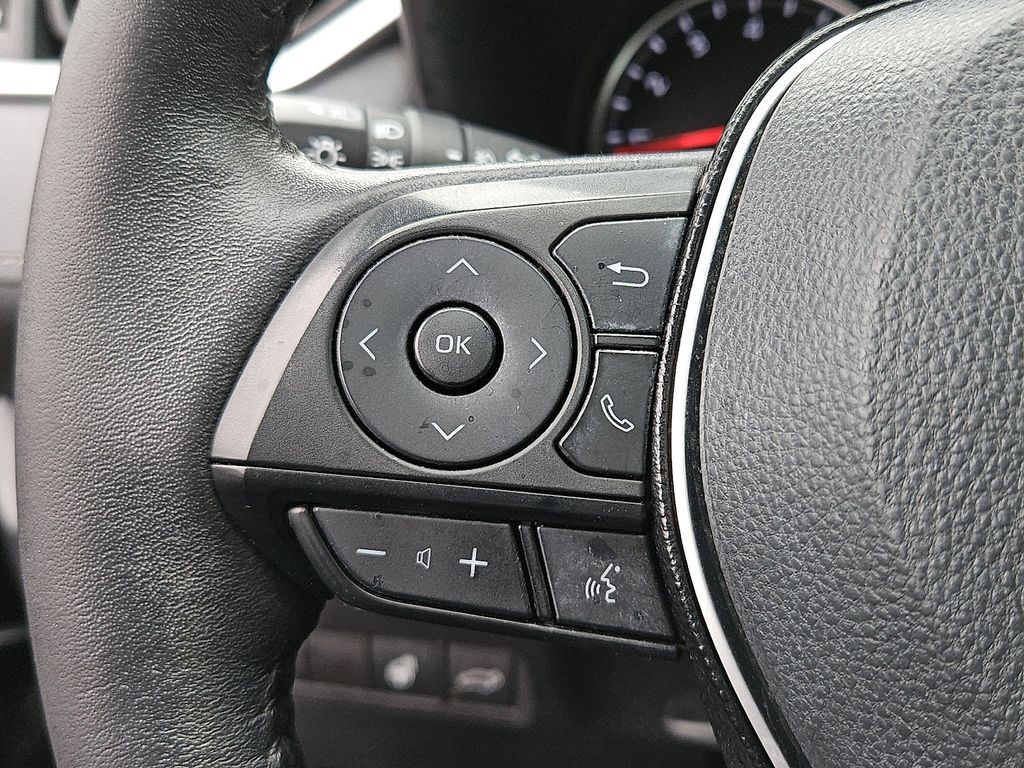 Thumbnail: 2021 Toyota RAV4 - 22