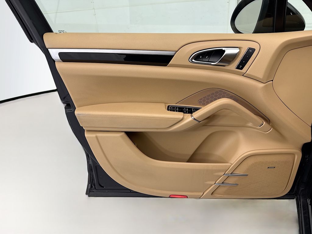 Thumbnail: 2014 Porsche Cayenne - 23
