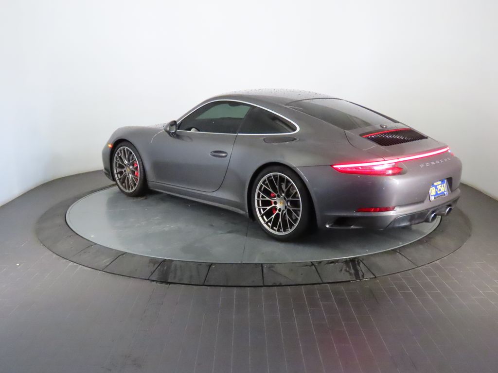 Thumbnail: 2017 Porsche 911 - 3