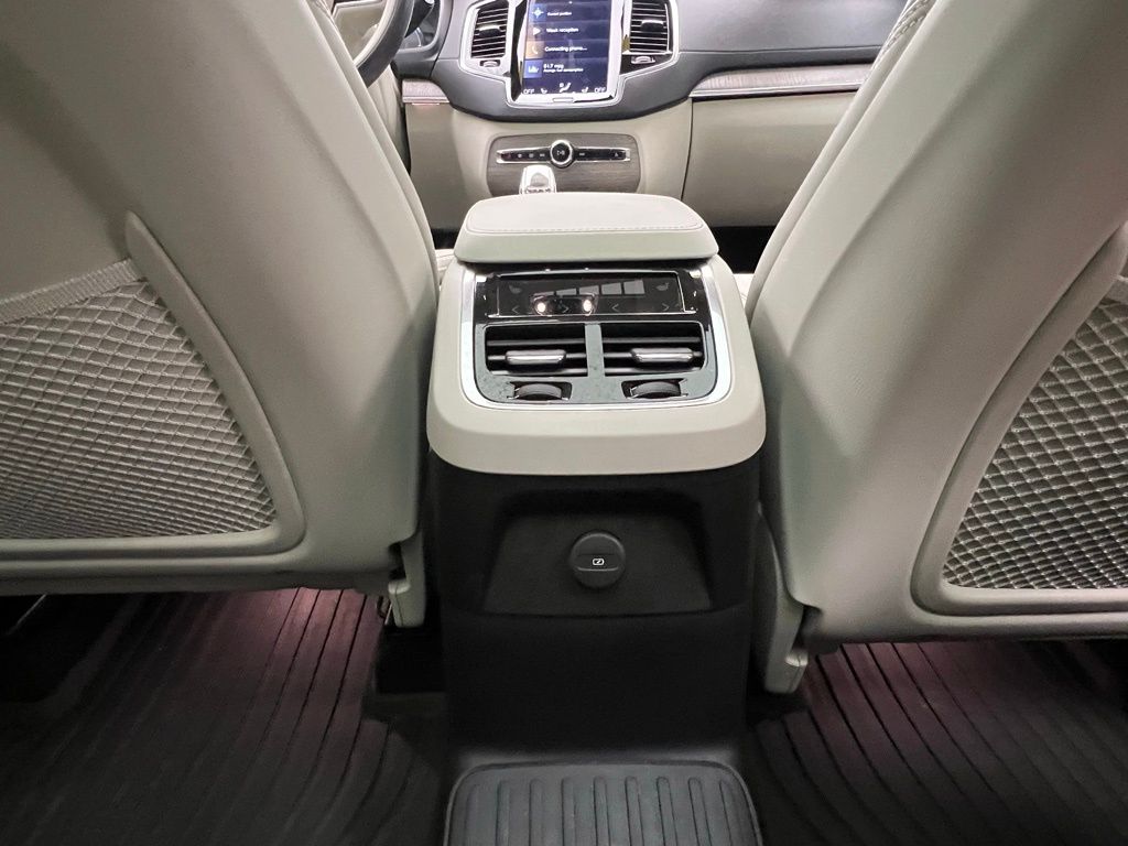 Thumbnail: 2022 Volvo XC90 - 10