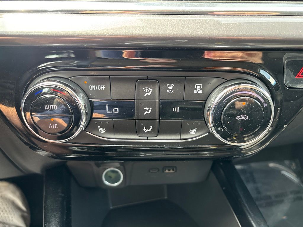 Used 2025 Chevrolet Trax SUV