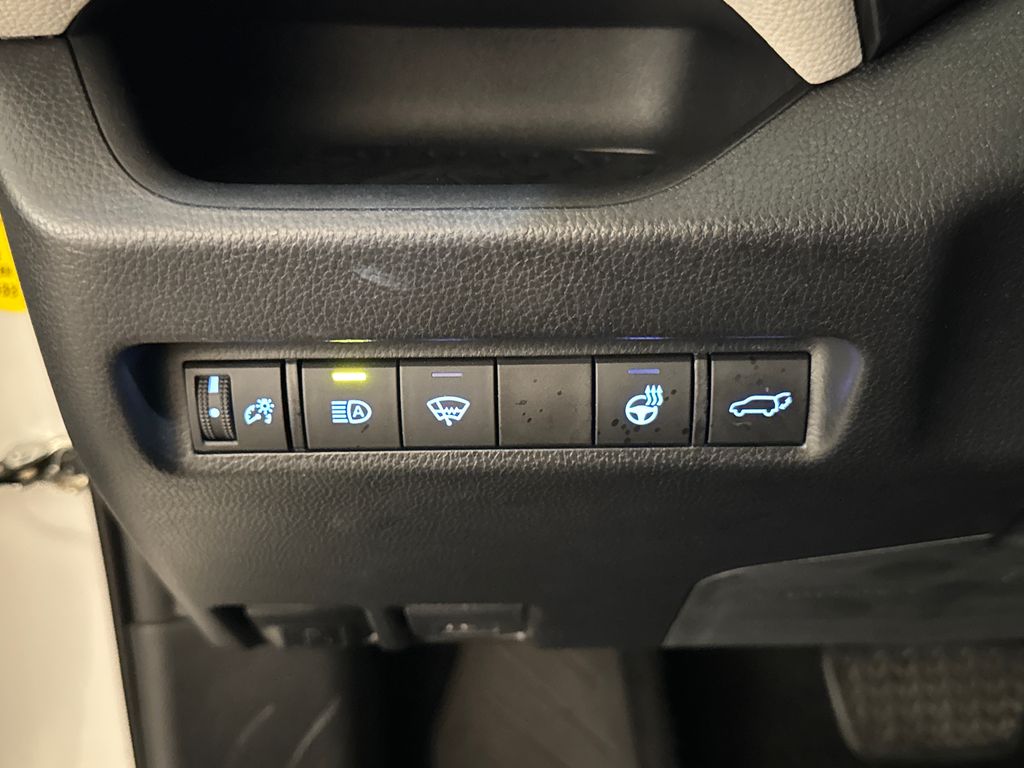 Certified Used 2020 White Toyota XLE Premium image 19