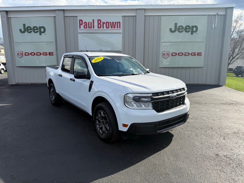 Oxford White 2024 Ford Maverick XLT SuperCrew AWD Pickup Truck All-Wheel Drive 8-Speed Automatic