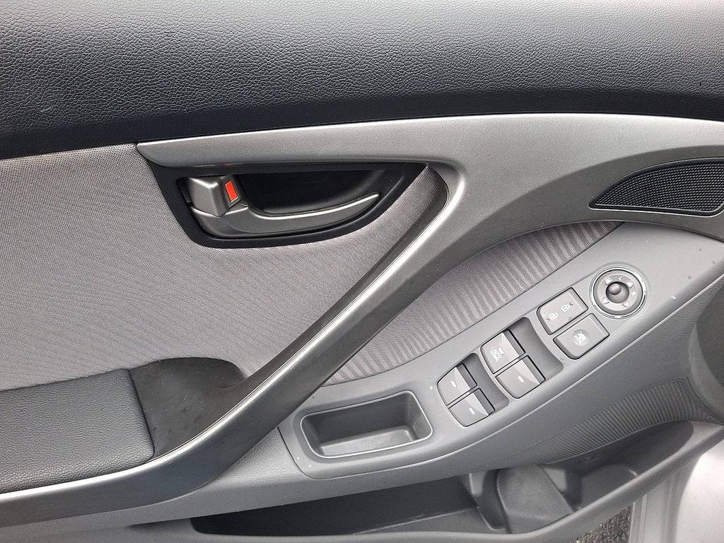 Thumbnail: 2013 Hyundai Elantra - 12