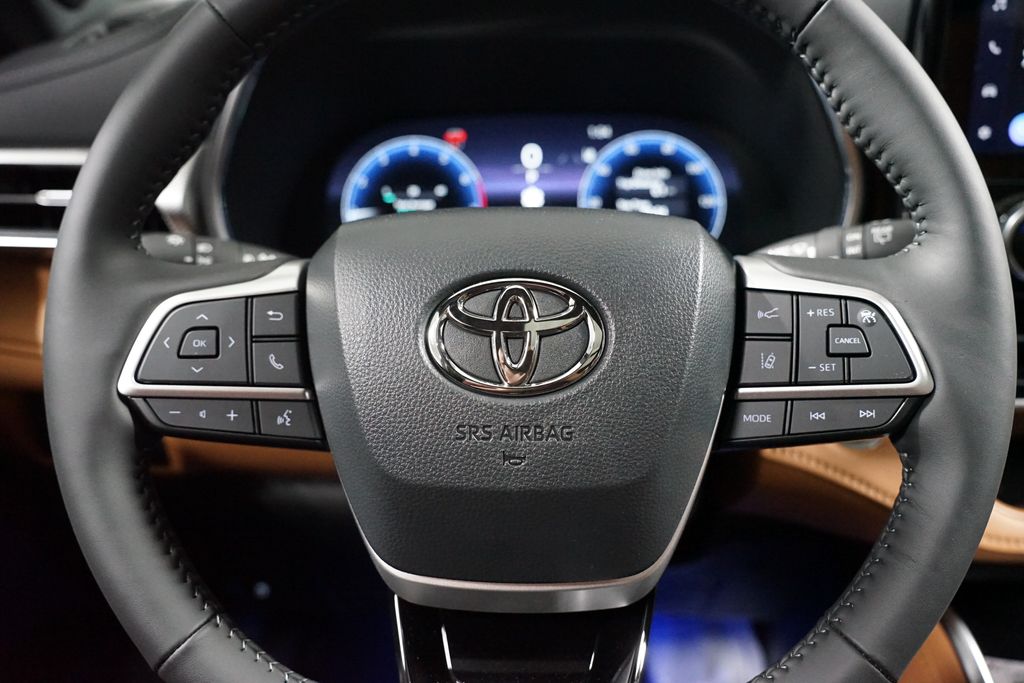Thumbnail: 2026 Toyota Highlander - 12