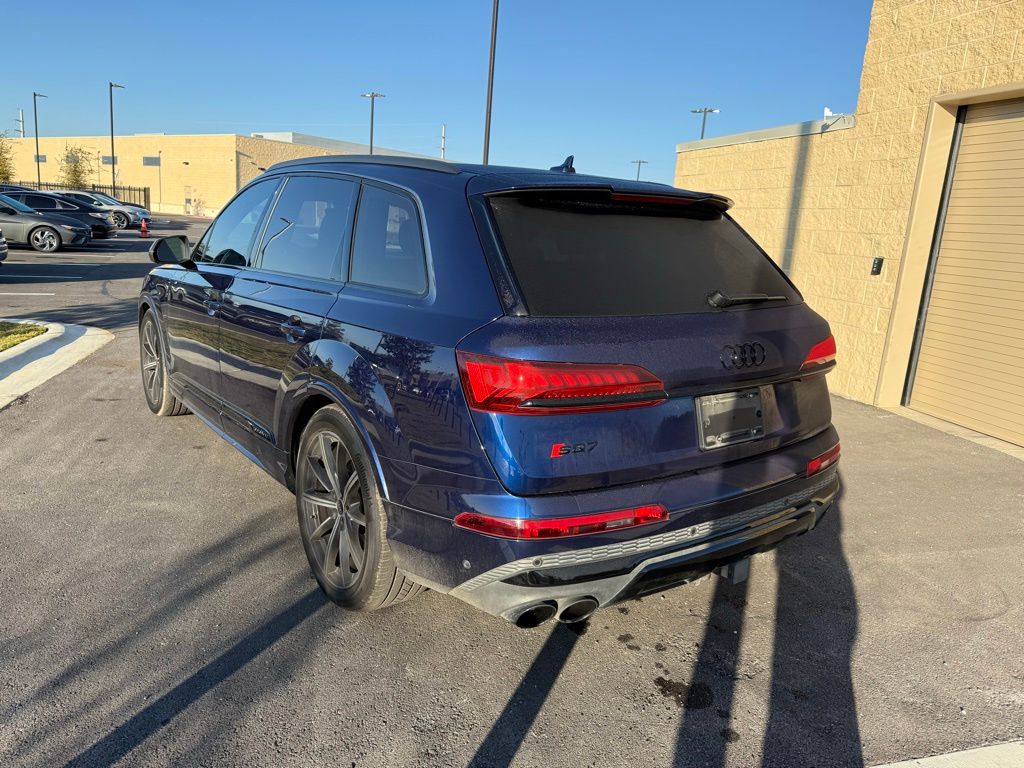 Thumbnail: 2022 Audi SQ7 - 6