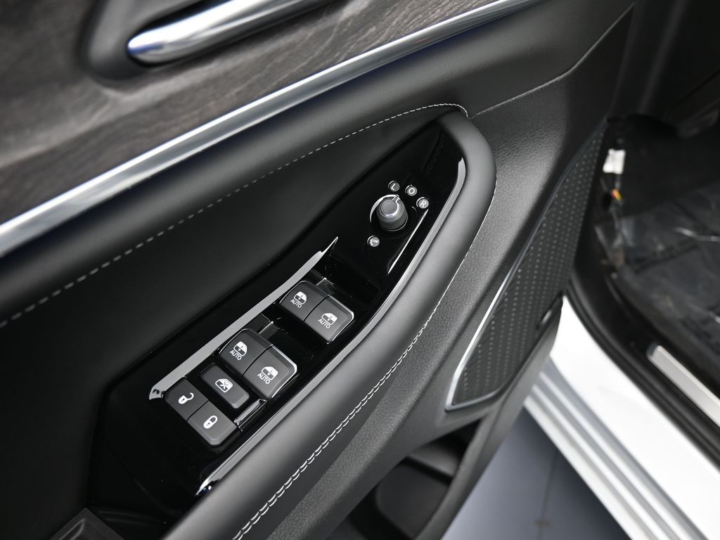 Used 2024 Silver Zynith Jeep Overland image 14