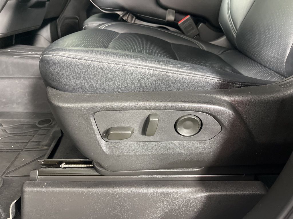 Thumbnail: 2025 Chevrolet Silverado 2500 - 18