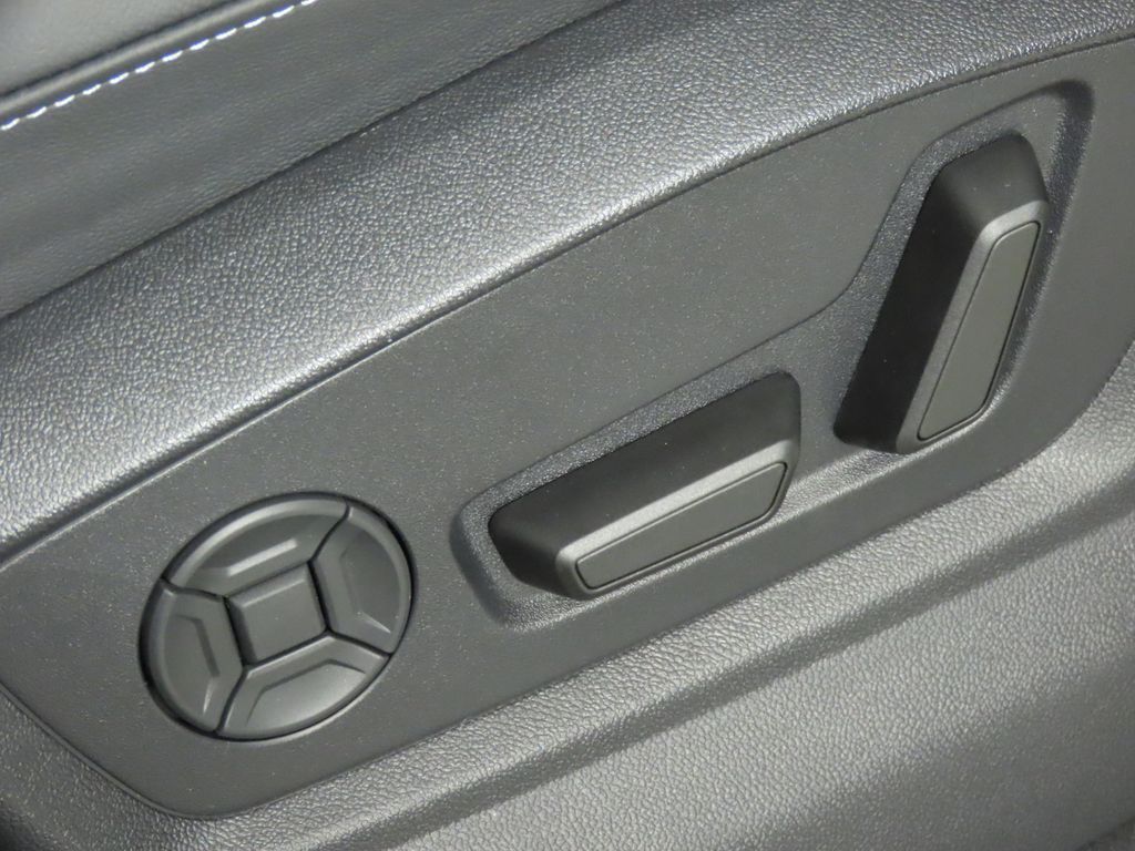 Thumbnail: 2026 Audi Q7 - 32