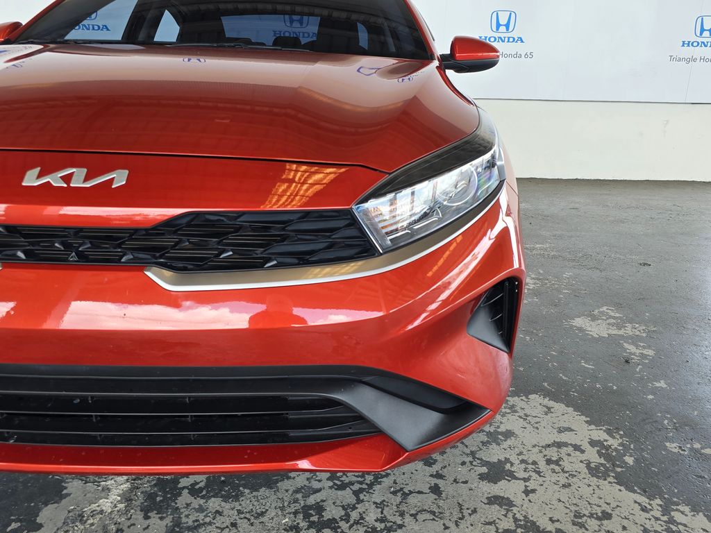 Thumbnail: 2023 Kia Forte - 18