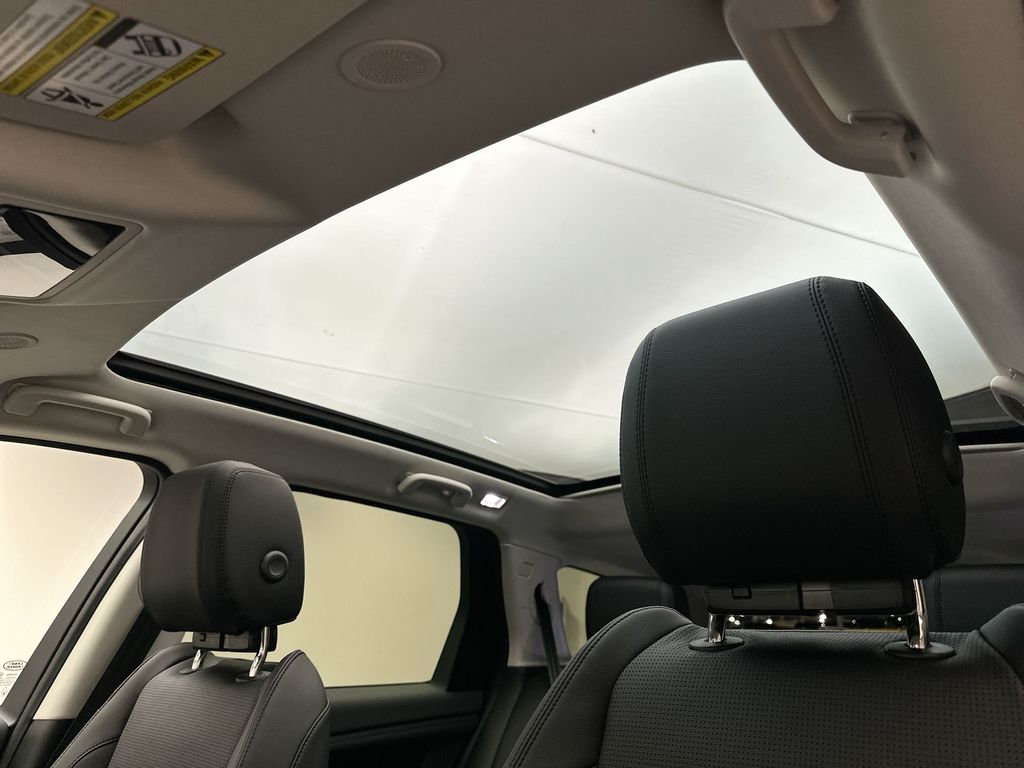 Thumbnail: 2025 Land Rover Discovery Sport - 8