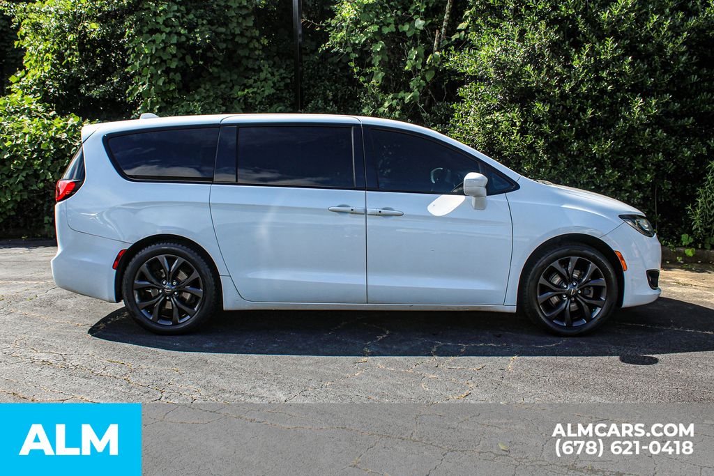 Used 2019 White Chrysler Touring Plus image 7