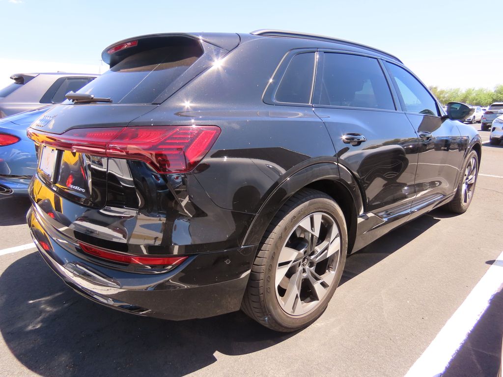 2021 Audi e-tron Premium 3