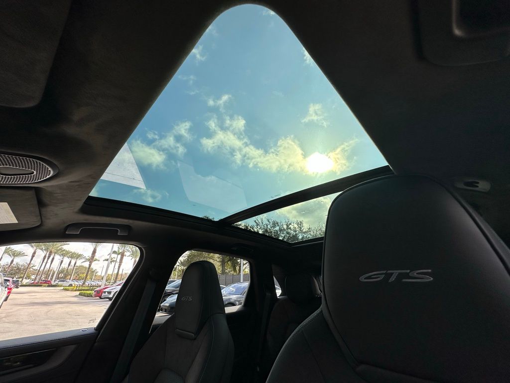 Thumbnail: 2025 Porsche Cayenne - 26