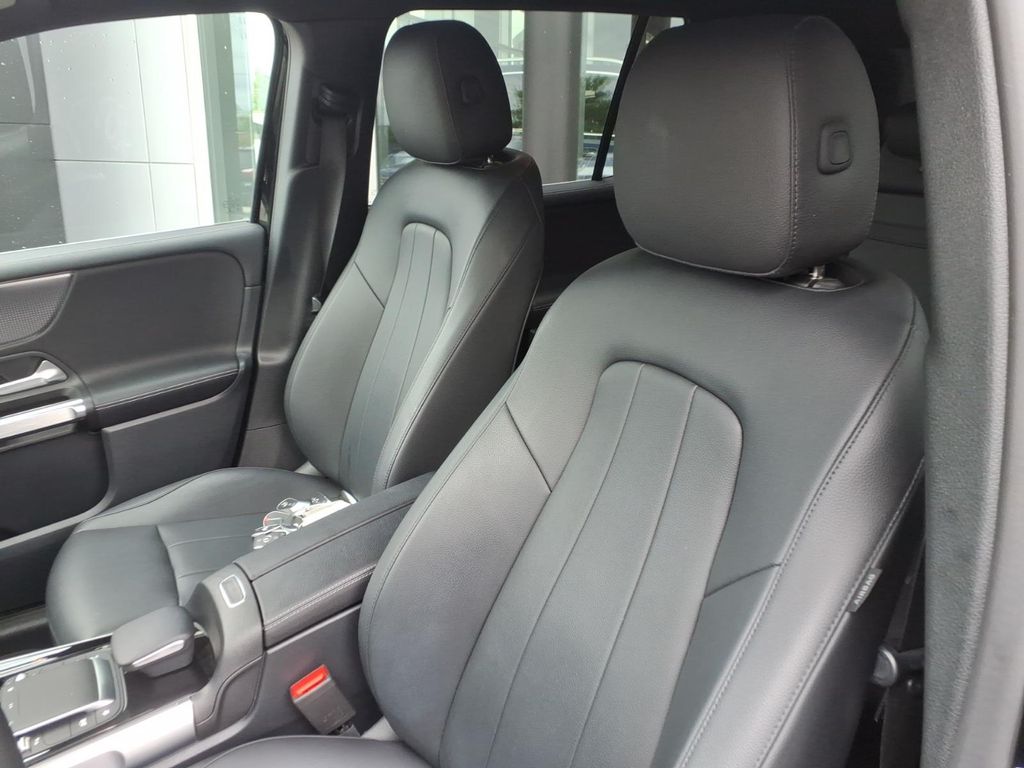 Certified Used 2022 Night Black Mercedes-Benz GLB 250 image 13