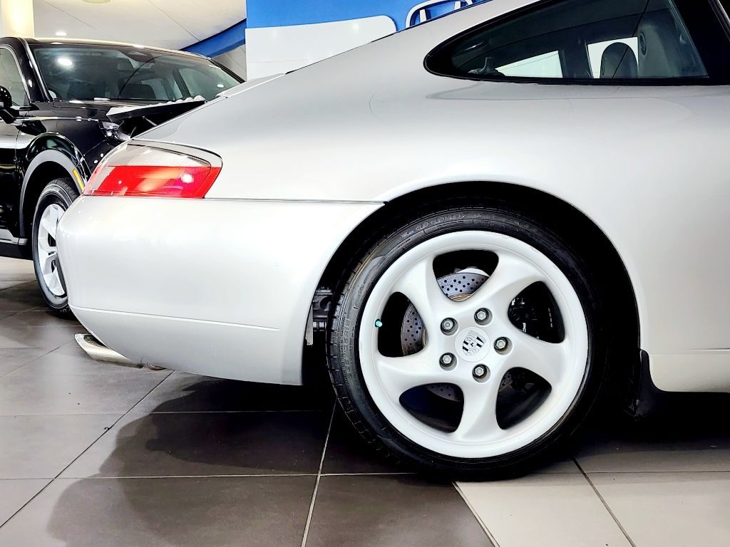 2000 Porsche 911 Carrera 20